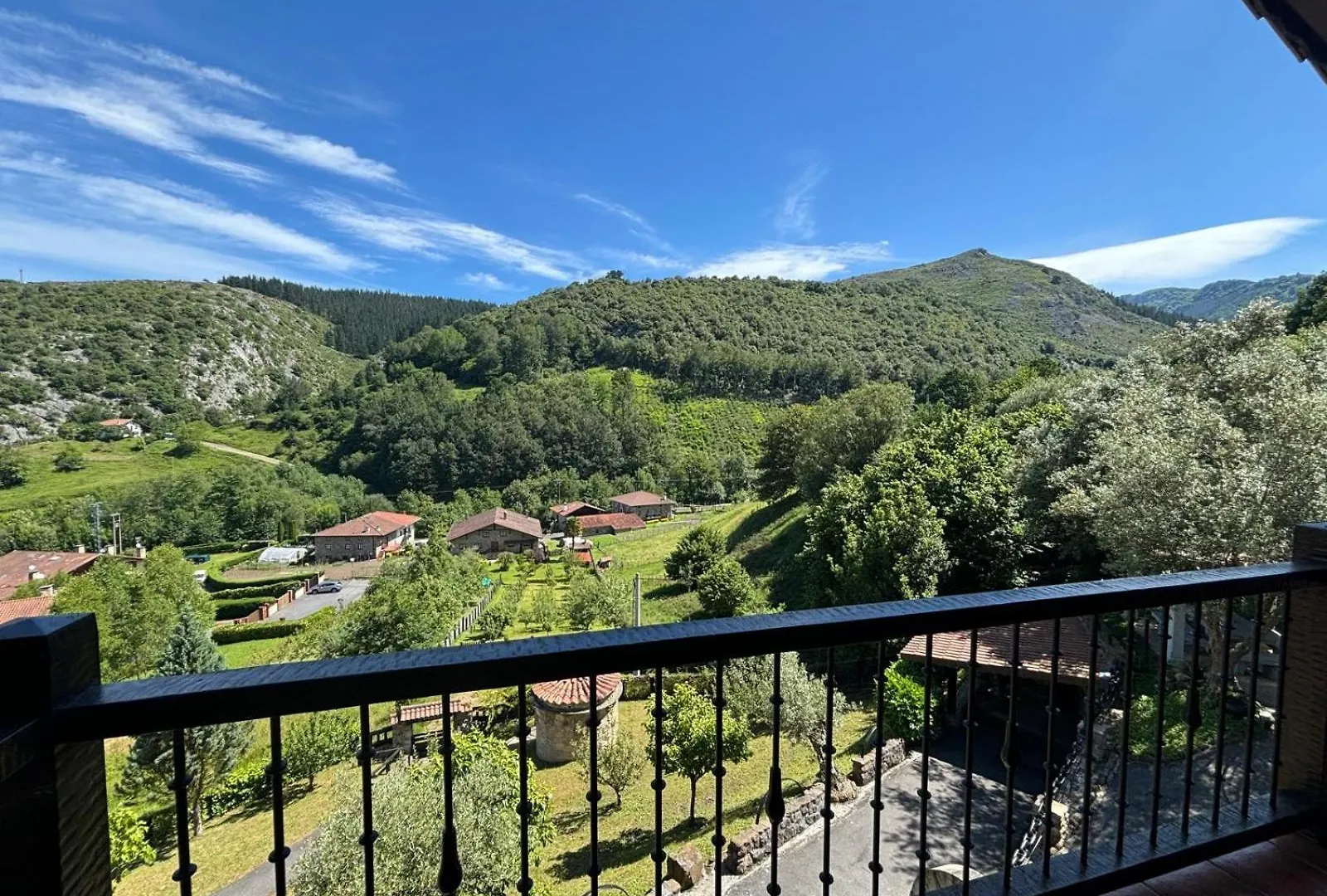Vila Vivienda Turistica Jardin Con Encanto Y Piscina Emaldia