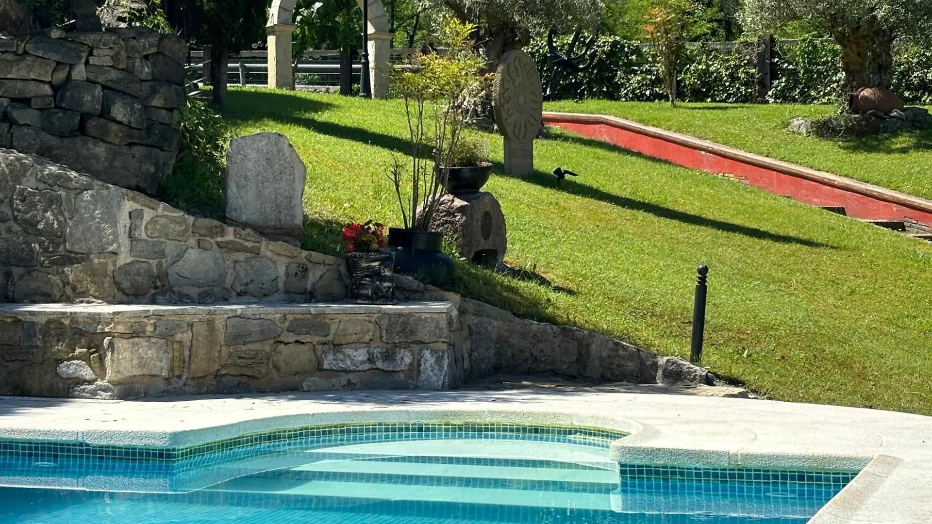 Vivienda Turistica Jardin Con Encanto Y Piscina Emaldia Vila