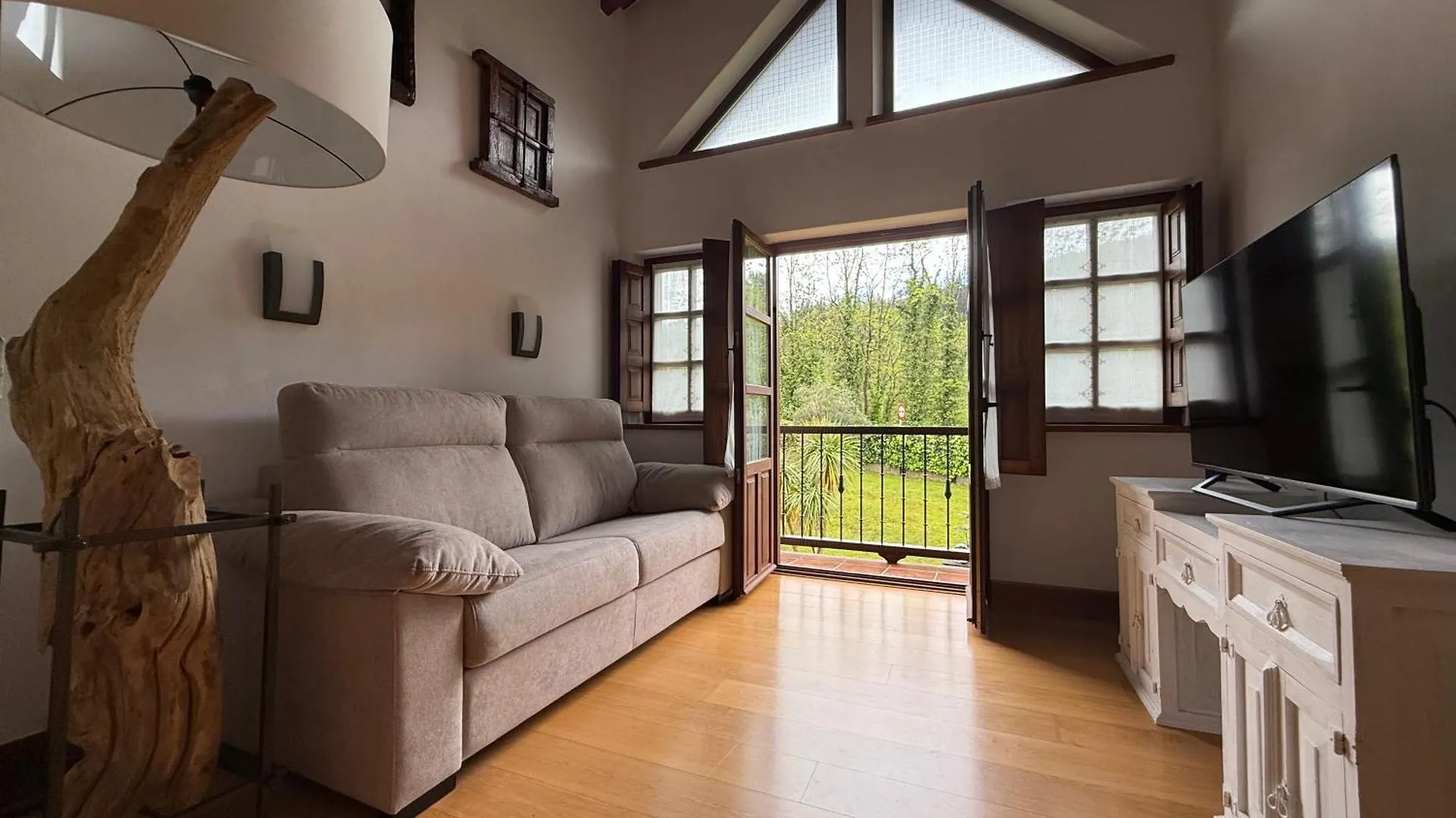 Vivienda Turistica Jardin Con Encanto Y Piscina Emaldia 0*,  Španělsko